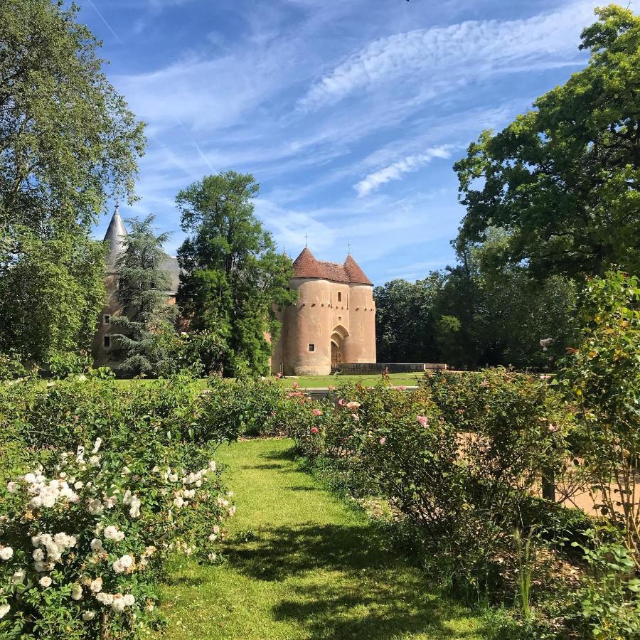 Chateau D'Ainay-Le-Vieil Ainay-le-Vieil Exterior foto